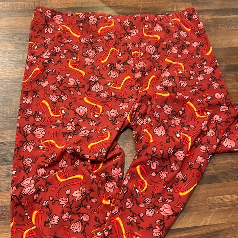 Her Universe Disney Mushu leggings
